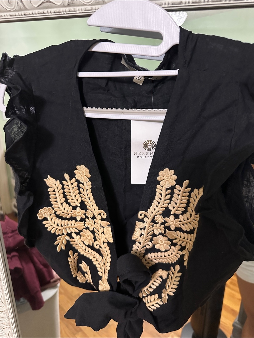 Herencia Black Embroidered Sleeveless Crop Top | Size XL